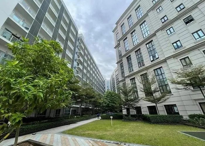 Eighty One Newport Blvd Near Naia3 -2e * Manila