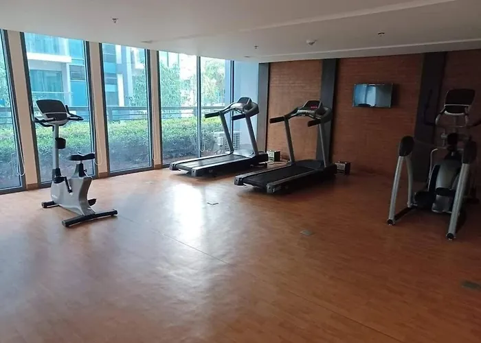 Eighty One Newport Blvd Near Naia3 -2e Manila